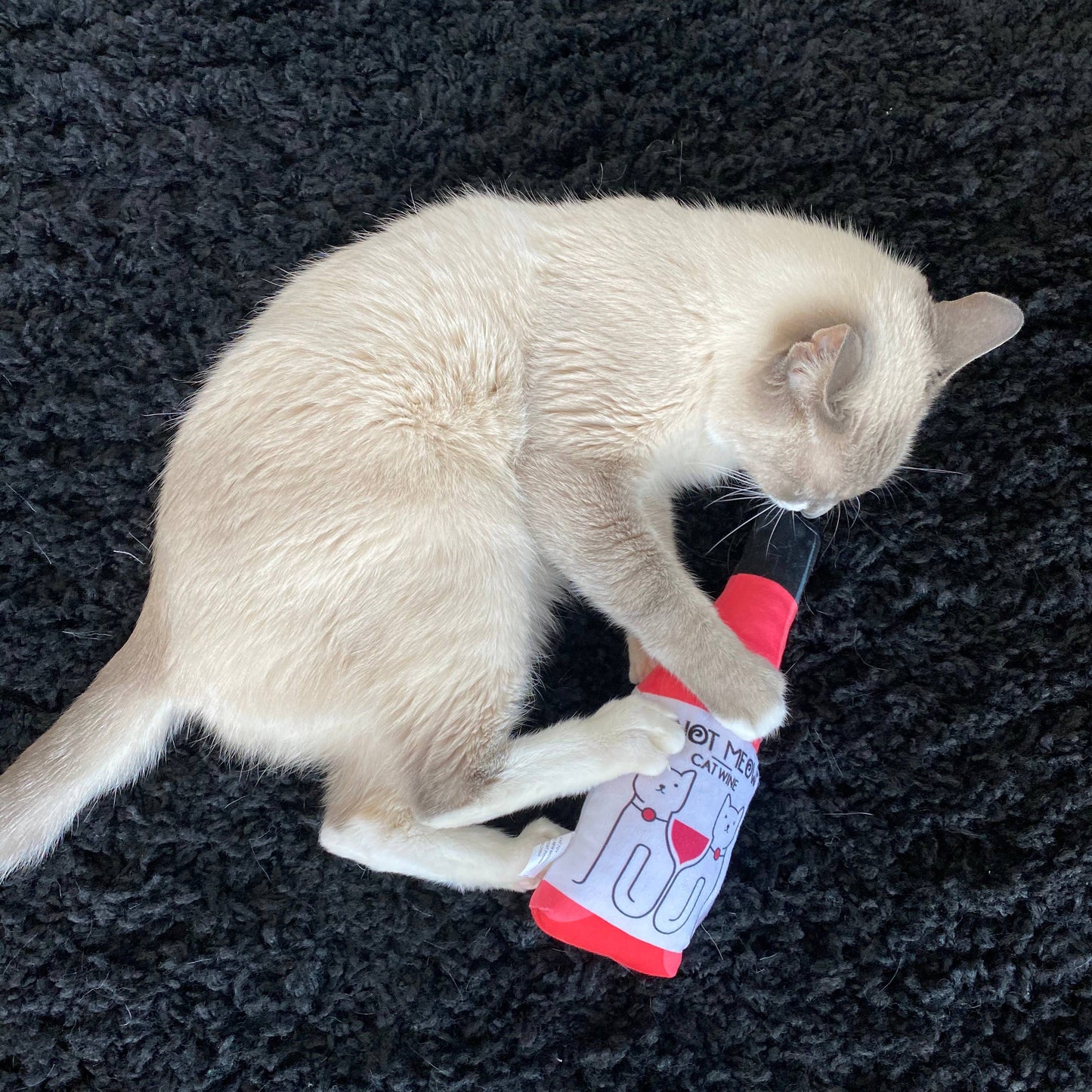 Pinot Meow das schnurrende Catnip Spielzeug für Katzen